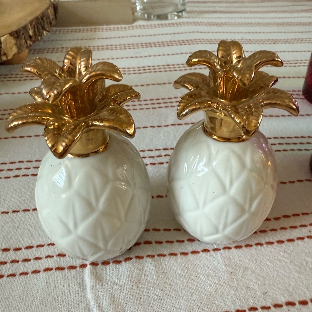 Gold and White Pineapple Decor Set